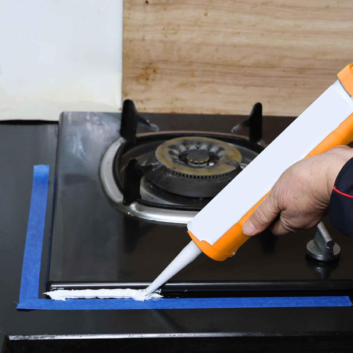 Bates- Caulking Gun, 10:1 Thrust Ratio, Orange, No Drip Sealant Gun