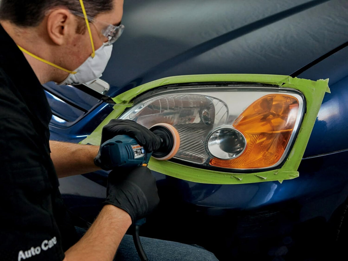 3M Ultra Headlight Restoration Kit, Contains Masking Tape, Light Sanding Discs, Wax Protectant and More, Use on Plastic Lenses Headlights, Taillights and More, Easy Heavy-Duty Restoration (39195)