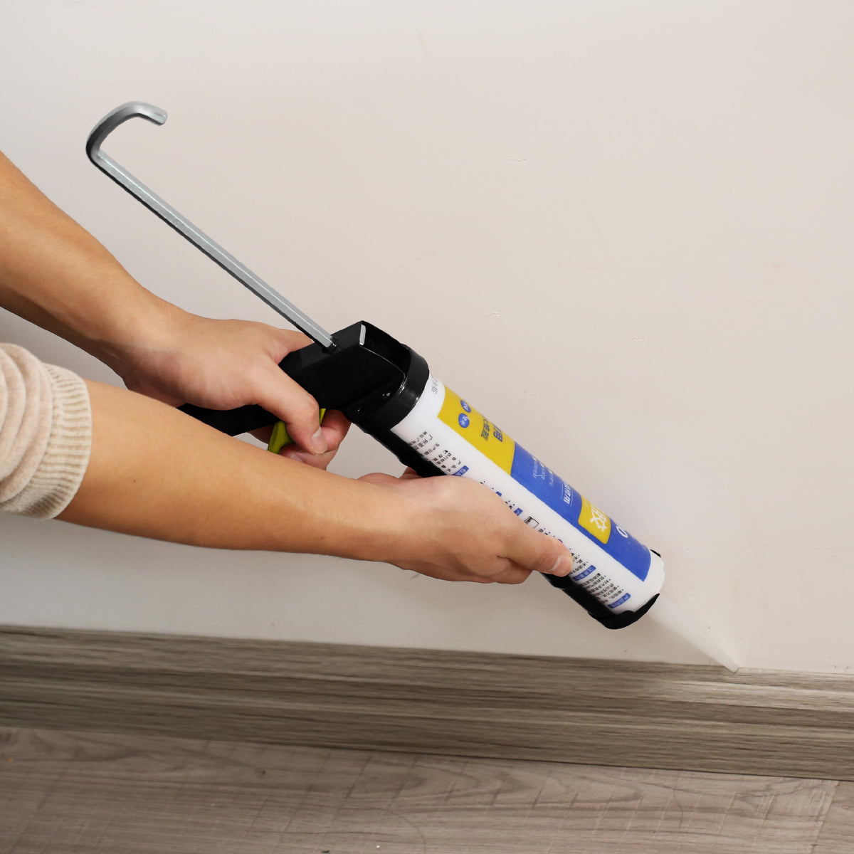 Bates- Caulking Gun, 10:1 Thrust Ratio, Orange, No Drip Sealant Gun