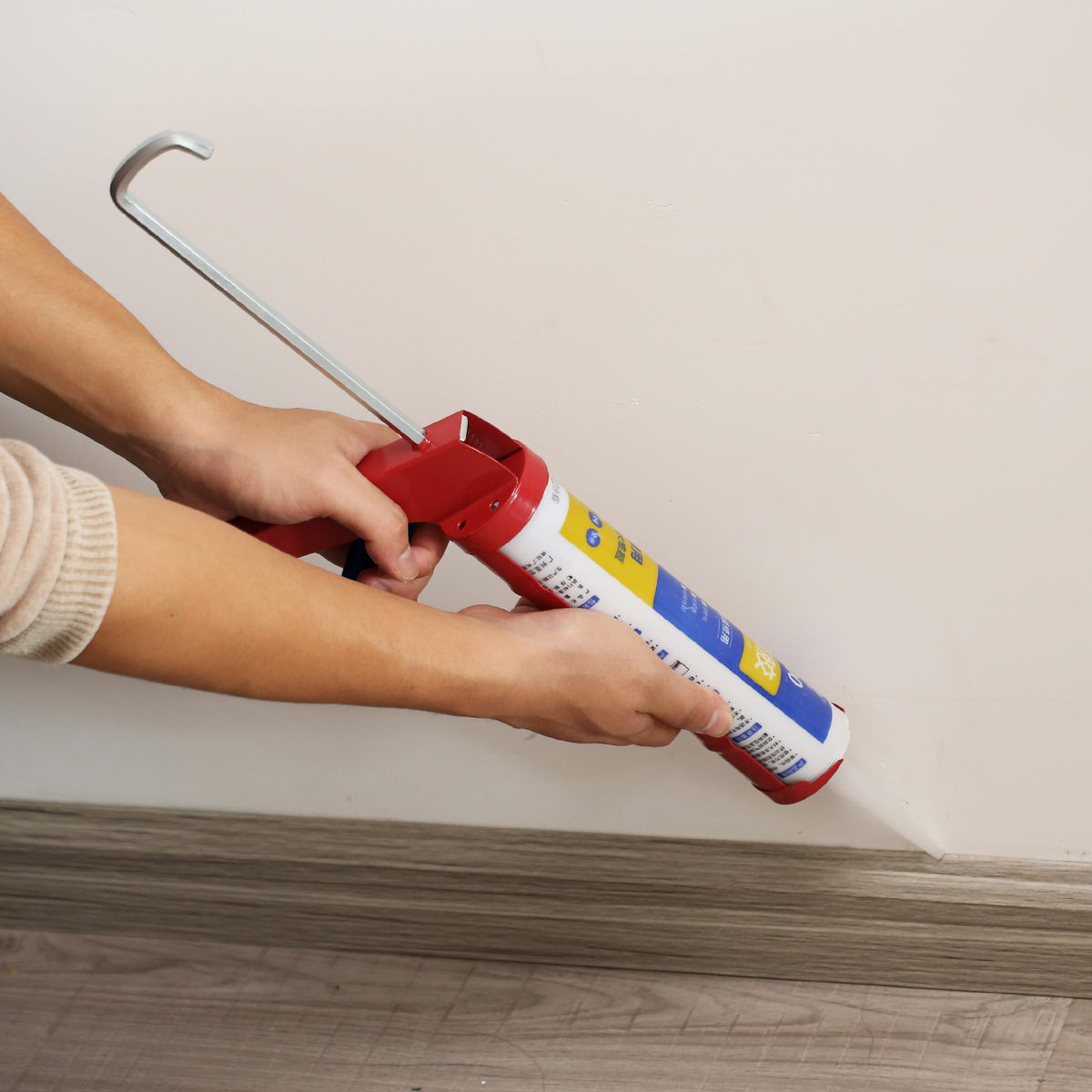 Bates- Caulking Gun, 10:1 Thrust Ratio, Orange, No Drip Sealant Gun