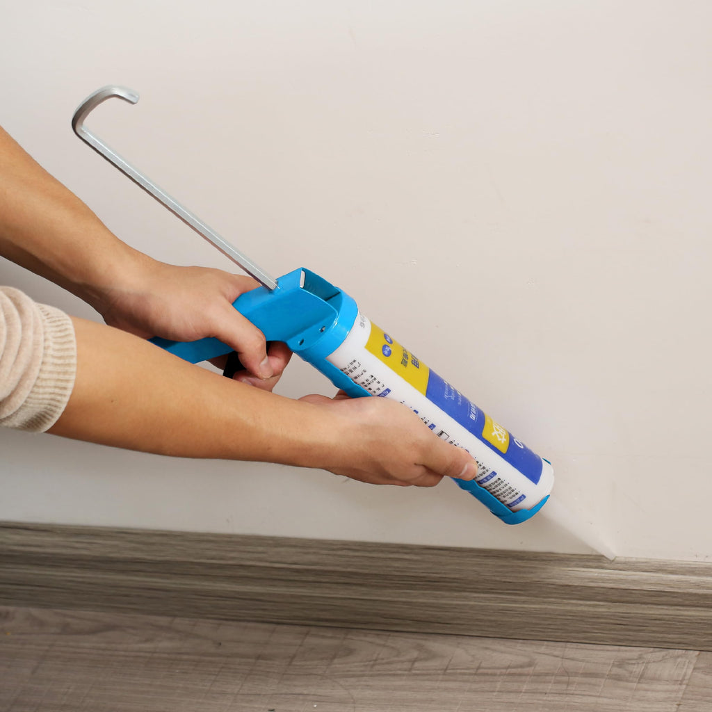 Bates- Caulking Gun, 10:1 Thrust Ratio, Orange, No Drip Sealant Gun