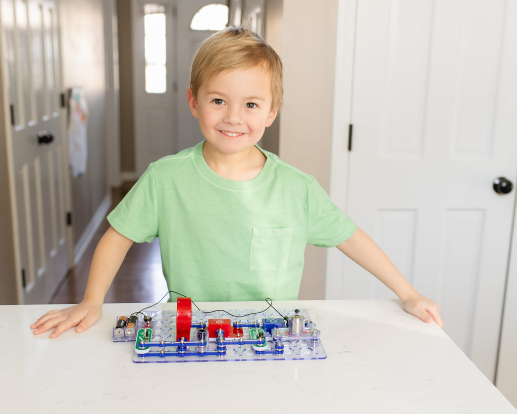 SNAP CIRCUITS Classic SC-300 STEM Electronics Kit, 300+ Projects, Ages 8+