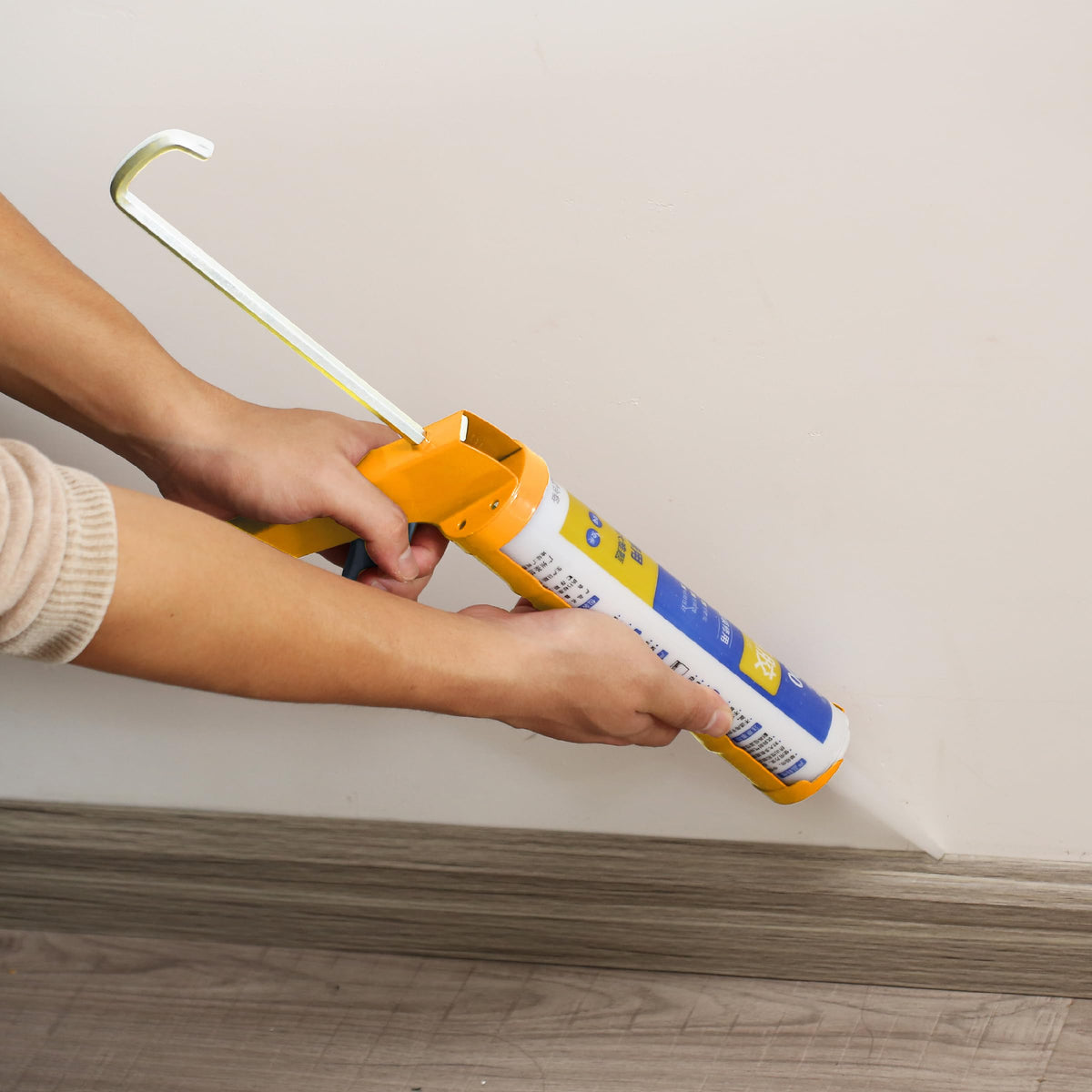 Bates- Caulking Gun, 10:1 Thrust Ratio, Orange, No Drip Sealant Gun