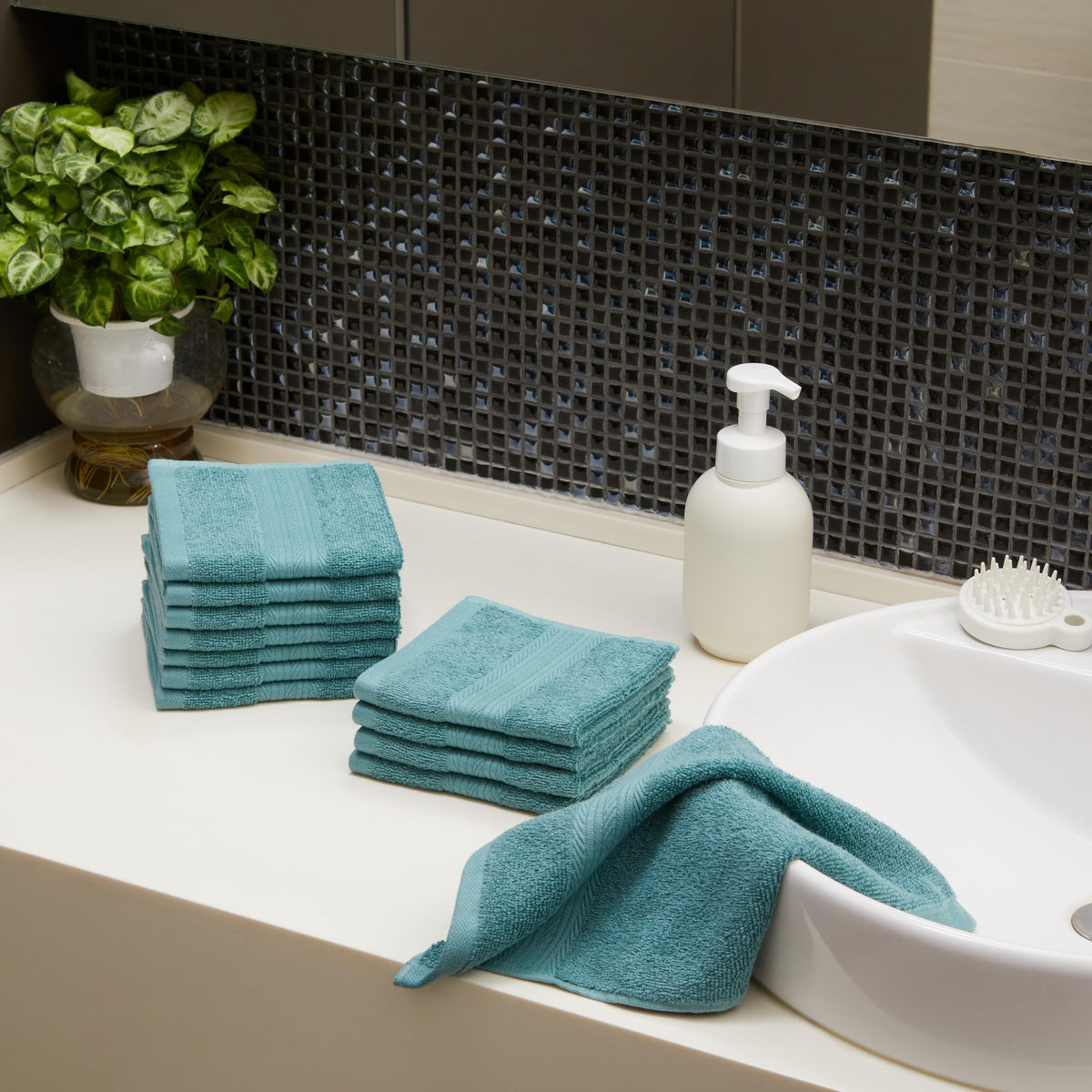 Amazon Basics Fade-Resistant 100% Cotton Bath Towel, 30"x54", Teal Green, 2-Pack