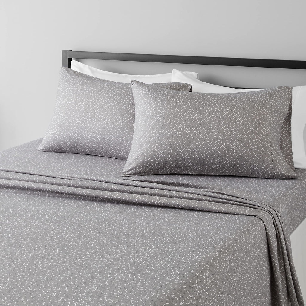 Amazon Basics Lightweight Super Soft Breathable Wrinkle-Resistant Microfiber 4-Piece Bed Sheet Set with 14-Inch Deep Pockets, Queen, Bright White, Solid