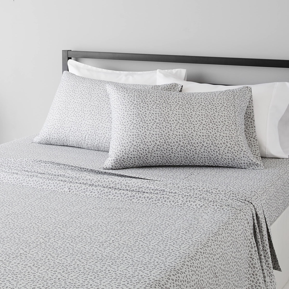 Amazon Basics Lightweight Super Soft Breathable Wrinkle-Resistant Microfiber 4-Piece Bed Sheet Set with 14-Inch Deep Pockets, Queen, Bright White, Solid
