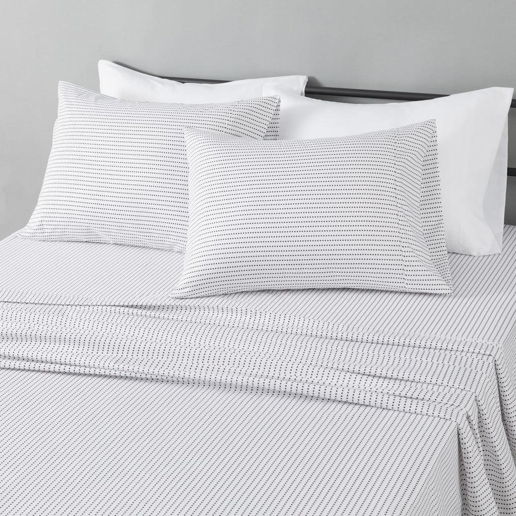 Amazon Basics Lightweight Super Soft Breathable Wrinkle-Resistant Microfiber 4-Piece Bed Sheet Set with 14-Inch Deep Pockets, Queen, Bright White, Solid